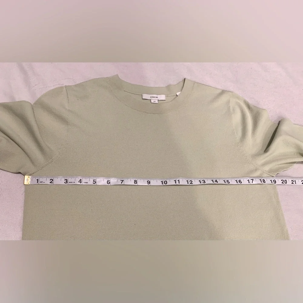 Vince Stretch Knit Sweater Light Green Size Large Minimalist Lightweight NWOT